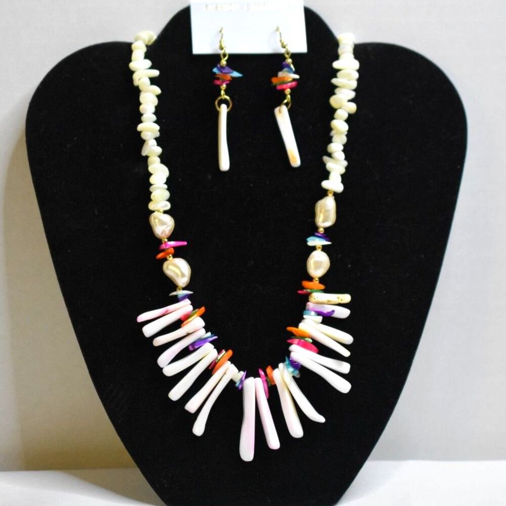 NIP Coastal White Elongated Shell Multi Color Chips 2.5" Earrings 20" Necklace